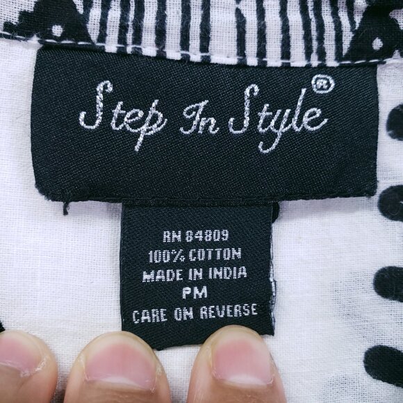 Step In Style Black & White Abstract Peacock Button-Down Hi-Low Tunic Dress PM - Picture 2 of 16